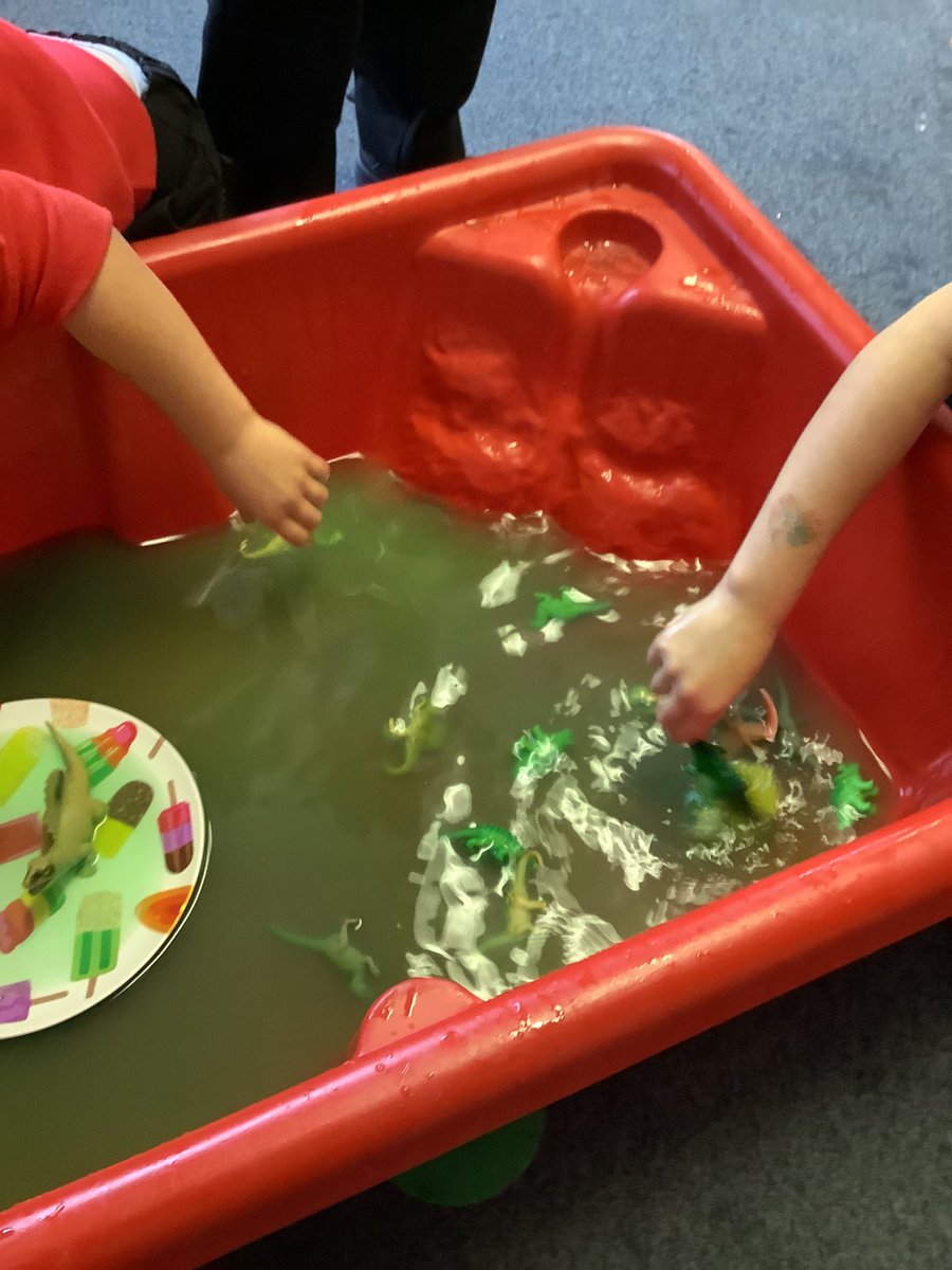 stgregorys_EYFS's tweet photo. Oh no the dinosaurs have been frozen in the water but it’s ok Reception are finding different ways to free them! https://t.co/XxxX7if6yv
