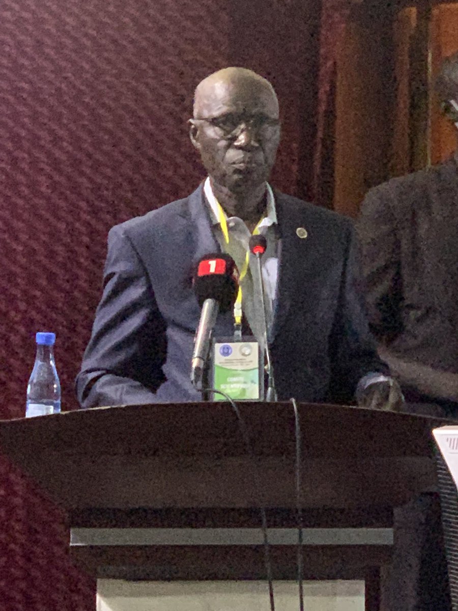 UCAD_Senegal's tweet photo. « Ce #colloqueintern s’intéresse à une des pages les plus importantes de notre histoire »
Pr Mbaye Thiam, Enseignant-chercheur à @EbadUcad, Maître de cérémonie 
#ucad #kebetu #Senegal #compublique #histoire https://t.co/afPiKzovcR
