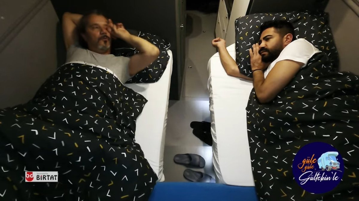 1tutambs's tweet photo. Bizde kalmaya gelen kuzenimin gece 3'te önemli diye anlattığı saçma sapan anılarını dinlerken ben https://t.co/7GGtYi02pa