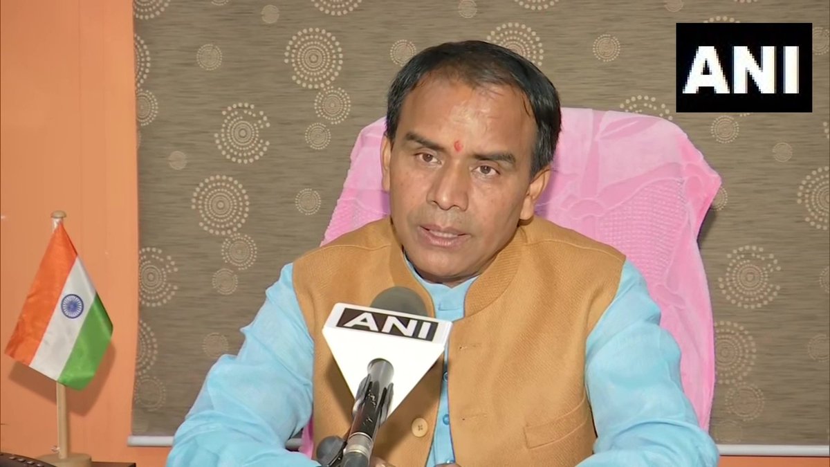 #Dehradun|Now with the increasing corona cases in various states of the country, we have to be cautious; there'll be no relaxation on testing done by the govt: Dr #DhanSinghRawat, #Uttarakhand Health Minister,on Chief Secretary's order to lift the #Covid_19 ban #TheRealTalk (ANI)