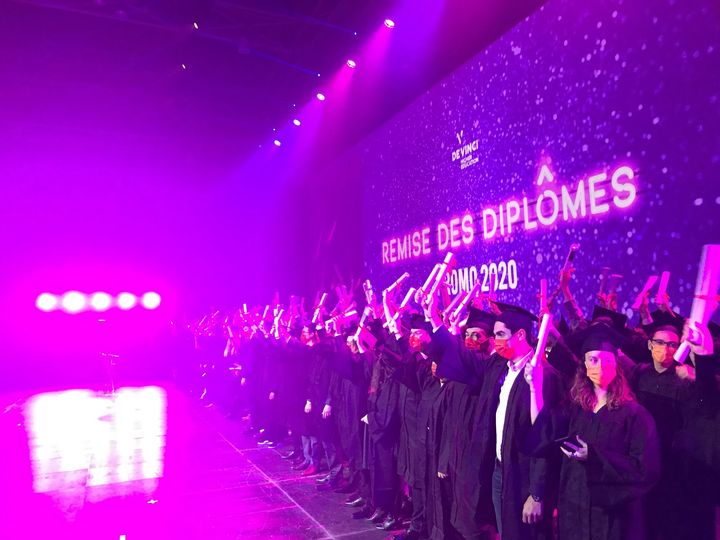 Quelques images des remises de diplômes des promos 2019 et 2020, le week end dernier au <a href="/Zenith_Paris/">Zénith Paris - La Villette</a> 🎓
🧡<a href="/IIMparis/">IIM</a> 
💙<a href="/EMLVparis/">EMLVparis</a> 
❤️<a href="/ESILVparis/">ESILV</a> 
#rdd #remisedediplomes #graduation #postbac #parcoursup #iim #esilv #emlv #paris