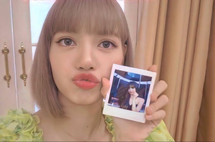 hourly lisa tweet media