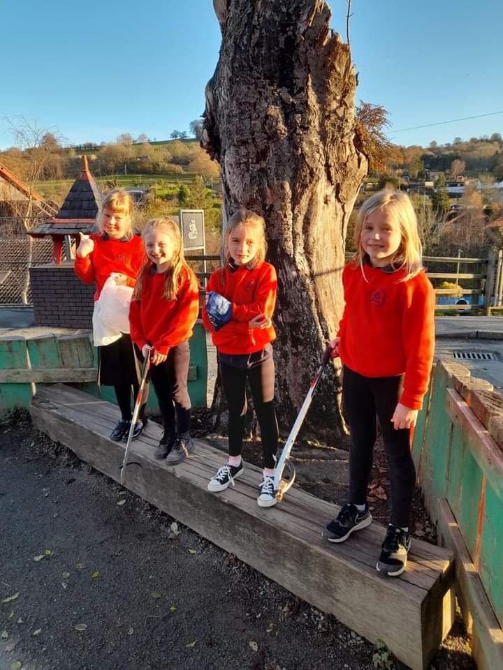 Powys recycles (@powysrecycles) on Twitter photo Ysgol Gynradd Llanfair Caereinion eco-committee cleaning up the town.
plant ysgol lleol yn codi sbwriel
🏴💚🚮
#CaruCymru
<a href="/ygllanfaircaer/">Y.G Llanfair Caer</a> <a href="/EcoSchoolsWales/">Eco-Schools Wales</a> <a href="/Keep_Wales_Tidy/">Keep Wales Tidy</a> <a href="/llanfair/">Llanfair Vocal</a> Ysgol Gynradd Llanfair Caereinion eco-committee cleaning up the town.
plant ysgol lleol yn codi sbwriel
🏴💚🚮
#CaruCymru
<a href="/ygllanfaircaer/">Y.G Llanfair Caer</a> <a href="/EcoSchoolsWales/">Eco-Schools Wales</a> <a href="/Keep_Wales_Tidy/">Keep Wales Tidy</a> <a href="/llanfair/">Llanfair Vocal</a>