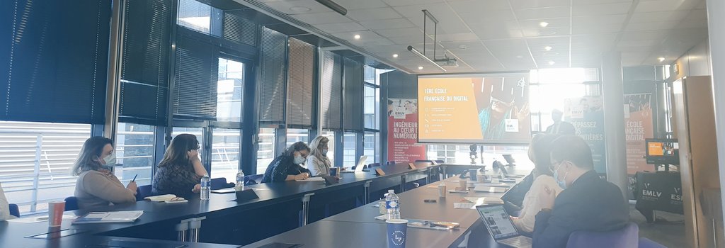 Bienvenue aux acteurs de l'orientation #ConseillersOrientations #coachs au <a href="/poledevinci/">Pôle Léonard Vinci</a> pour une présentation des 3 écoles PostBac. 
<a href="/IIMparis/">IIM</a> <a href="/EMLVparis/">EMLVparis</a> <a href="/ESILVparis/">ESILV</a>