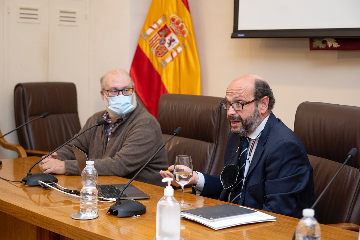 Las ventajas competitivas de las empresas de #economíasocial a la hora de emprender, tema central de las jornadas organizadas por <a href="/Acontraelhambre/">Acción contra el Hambre España</a>  en el <a href="/ICASEVILLA/">Ilustre Colegio de Abogados de Sevilla</a> en el marco del programa #Vivesemprende financiado por <a href="/CEPES2/">CEPES</a> #CEPESFSE  #CEPESPOISES