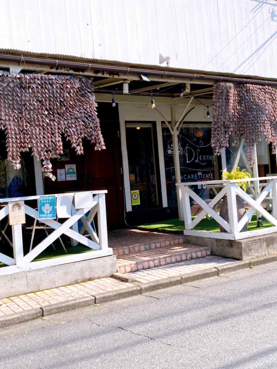 naska_writer's tweet photo. 国立駅南口徒歩7分🚃
#国立ディーラウンジ☕️

広めな店内は、アメリカンポップな内装🇺🇸
隣との座席間が広く取られており、ゆったり過ごせます😊

パンケーキマニア🥞¥1,300
レモンティー🍋¥150

ボリュームたっぷりで、シェアして食べるのもオススメ����

#国立カフェ #国立ランチ
#パンケーキ #dlounge https://t.co/9b4a8knY2O