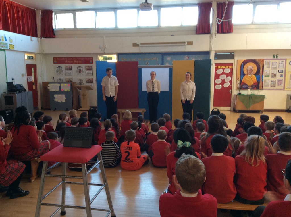 The children really enjoyed watching a performance from @altrudrama this morning.  Following #AntiBullyingWeek , we learnt how important to is to be proud of our differences and to be kind.