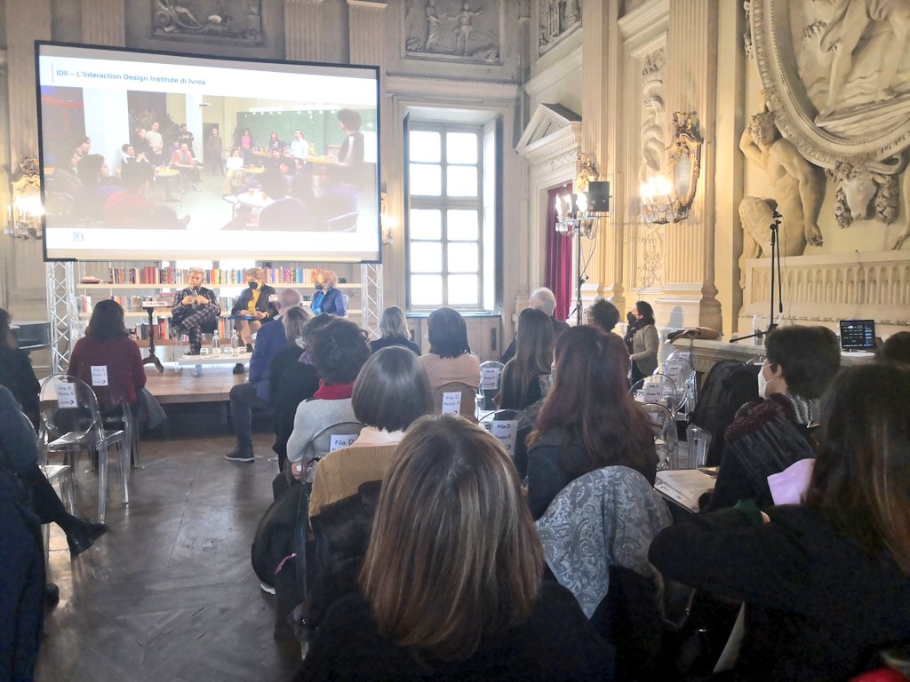 ArchOlivetti's tweet image. ❝ L'approccio delle architetture di #Olivetti è attualissimo. Quando oggi ipotizziamo spazi sostenibili, che mettano al centro i bisogni dell'uomo, ci rifacciamo ai valori olivettiani ❞. 
🎙️ Gaetano di Tondo, Presidente @ArchOlivetti, al @CircoloLettori
#DesignMeetsTechnology