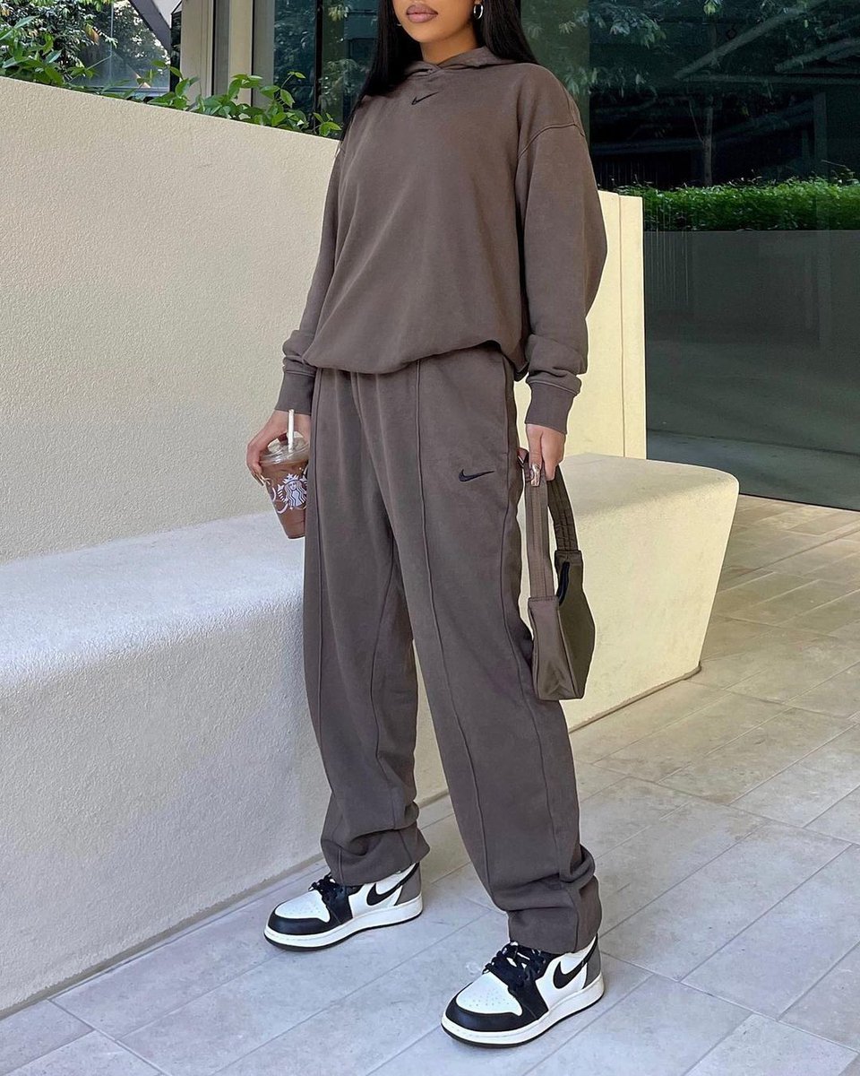 CaminoTV's tweet photo. Le Jogging Nike Essential "Brown" 🤎 

Lien https://t.co/ZuEDMkzHhJ (45€) https://t.co/2rtwdchN4Y