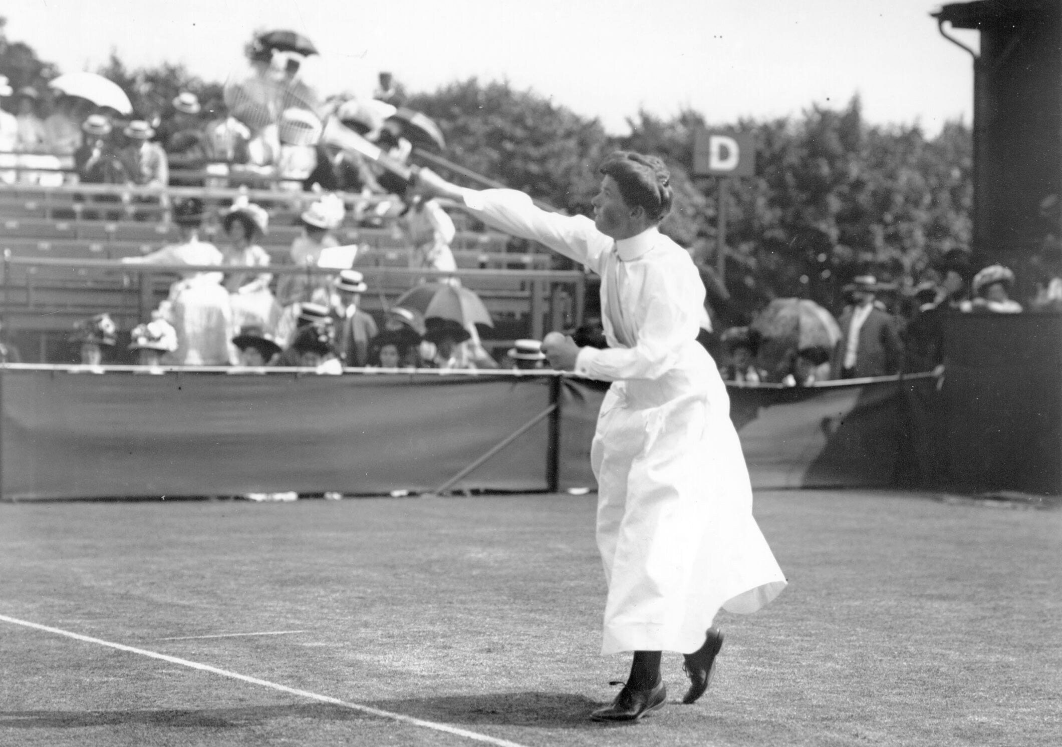 Первая женщина олимпийская. Первая женщина олимпийская. Теннис на олимпийских играх в 1896. Пловчихи 1912. Спортивная гимнастика хельсинки 1952.