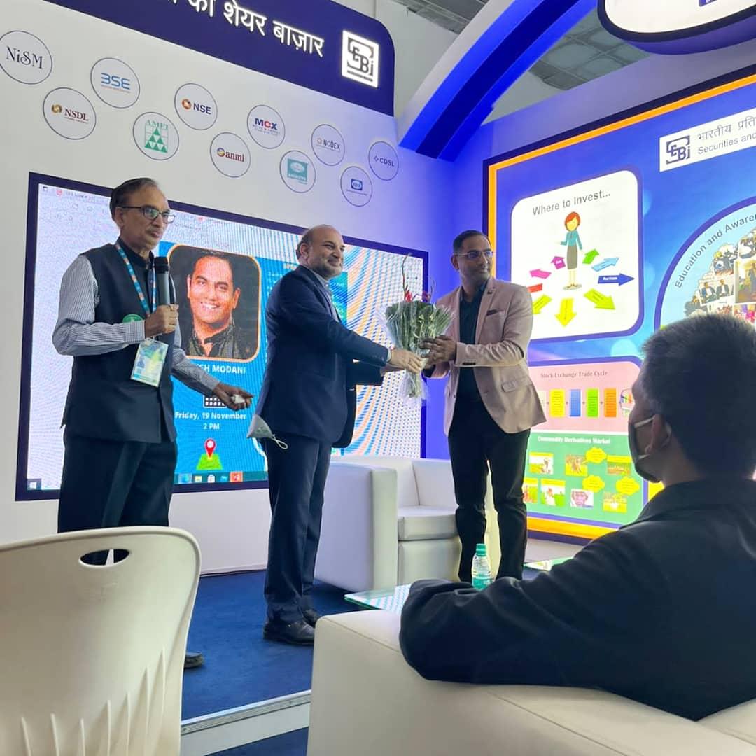 ashish_modani's tweet photo. My recent talk for @amfiindia on “Wealth Creation Through Mutual Funds,” at IITF concluded on a high note. Making the session more interactive helped me connect better with the audience. Many came up to me even after the session with their financial queries.
#AMSessions #IITF2021 https://t.co/8bAvOWK3Le
