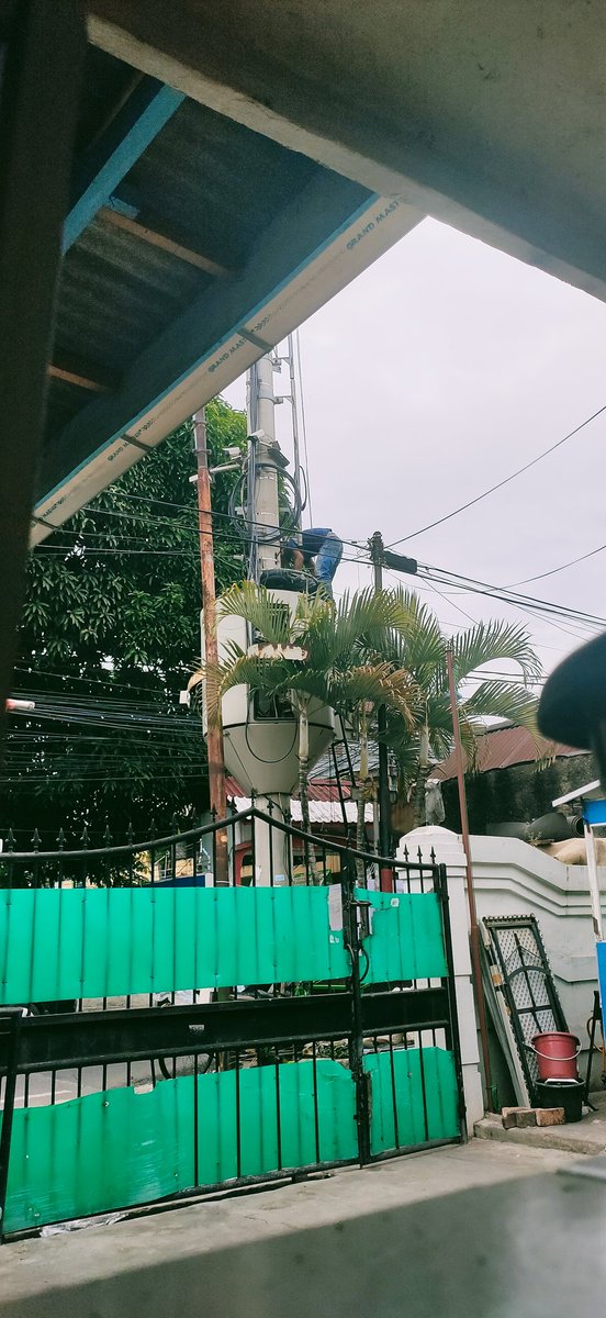 SonBach's tweet photo. @BangJaparFI saya mau nnya apa kah bisa membantu untuk tower bts yg ada di depan rumah saya untk di bongkar? Karna kami tidak pernah memberikan izin untk tower tsb https://t.co/NiicSir6c5