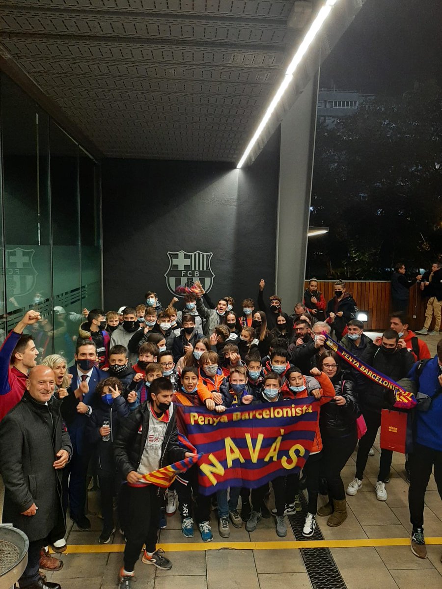 🙌 Abans del partit contra l'Espanyol, recepció i gran demostració de barcelonisme de la <a href="/PBNavas1979/">PBNavàs</a> i la Penya Blaugrana Vandebarça!

🤝 Van estar rebudes pel membre de la Junta Directiva, Josep Ignasi Macià i per Gabriel Cid, membre de la Comissió Social.

🔵🔴 #BarçaPenyes