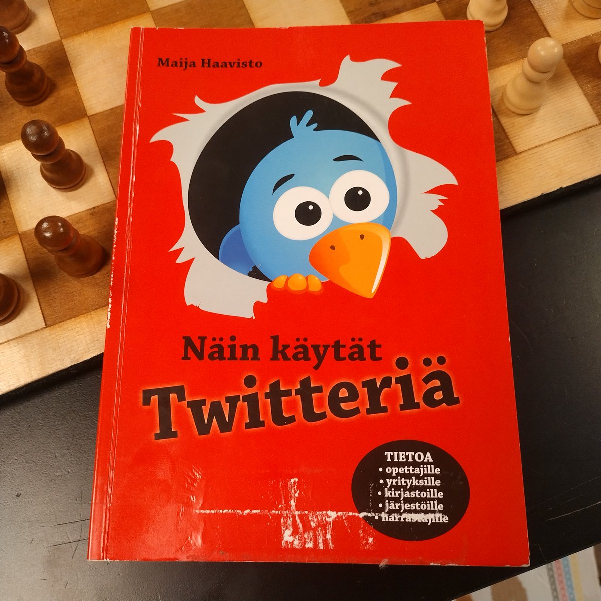 13.11. vietettiin Indecsin 35. vuosijuhlia ja saimme lahjaksi mm. oheisen mainion kirjan. Harjoittelemme tänään 17 alkaen jännittävän syysyleiskokouksen viestimisellä. Harmi, ettei lahjan antanut taho ole Twitterissä tätä näkemässä! ;)