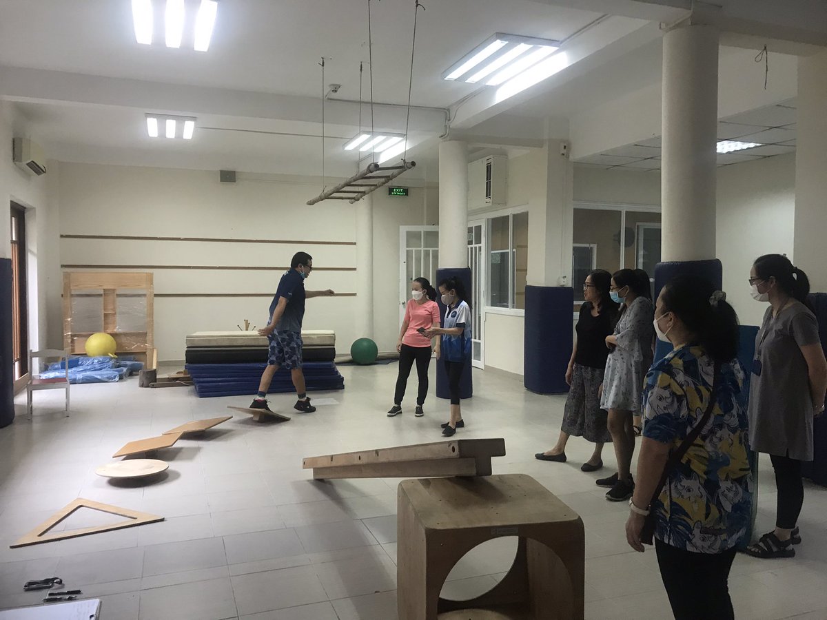 Planning for and hoping for our learners to return (soon) our EE team received both in-house and external PD to get energized and inspired… thanks to <a href="/LiljegrenK/">Kirsty Liljegren</a> &amp; our own Mr Dung <a href="/ampaolagonzalez/">Paola Gonzalez 🇵🇭🇺🇸🇪🇸🇻🇳</a> <a href="/Mikayla17237490/">Mikayla Staffen</a> <a href="/leanneleISHCMC/">Leanne Le</a> #ishcmcib #earlyyears