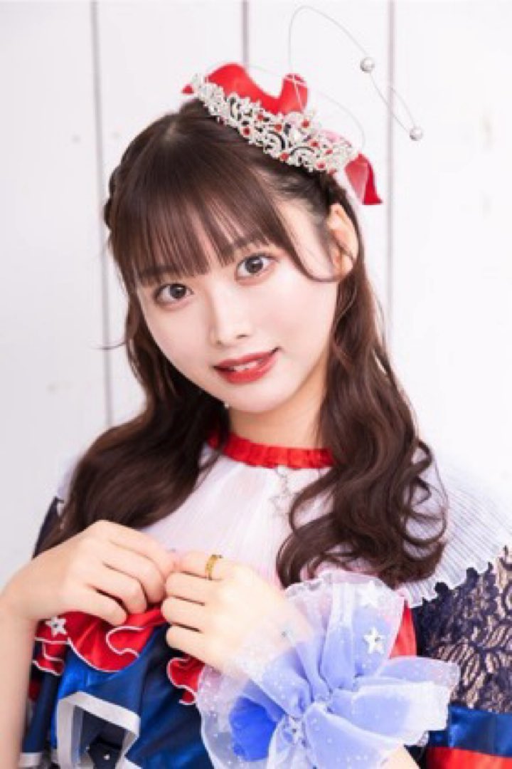 idol_pokekabu's tweet photo. 【ポケカ】アイドルの特典会でリザードンを狙う！！ #shorts

動画はこちら📺
https://t.co/mYCKsqWq8J

今回のチャレンジはまきちゃん🌹
引けるか…！？

#ポケカ #アイドル https://t.co/tipTw6FkTZ