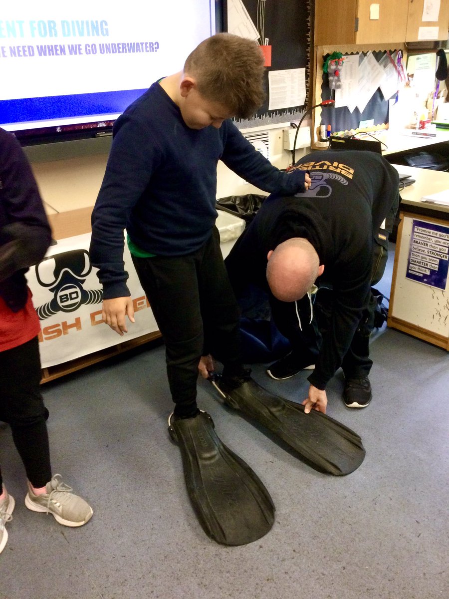 I was lucky enough to visit Bradwell Village School recently to introduce kids to scuba diving! They loved trying on kit, and hand signals.. plus lots of questions about 🦈 thanks to BVS for having me.