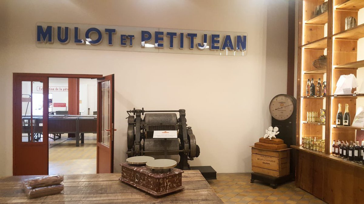 ANIA_FRANCE's tweet photo. 😋Merci à Mulot et Petit-Jean de nous avoir fait découvrir sa Maison dans le cadre de #DecouvrezCeQueVousMangez
Du pain d’épices aux friandises en passant par les Nonettes de Dijon, il y en avait pour tous les goûts ! #DCQVM https://t.co/spT33sr1gn