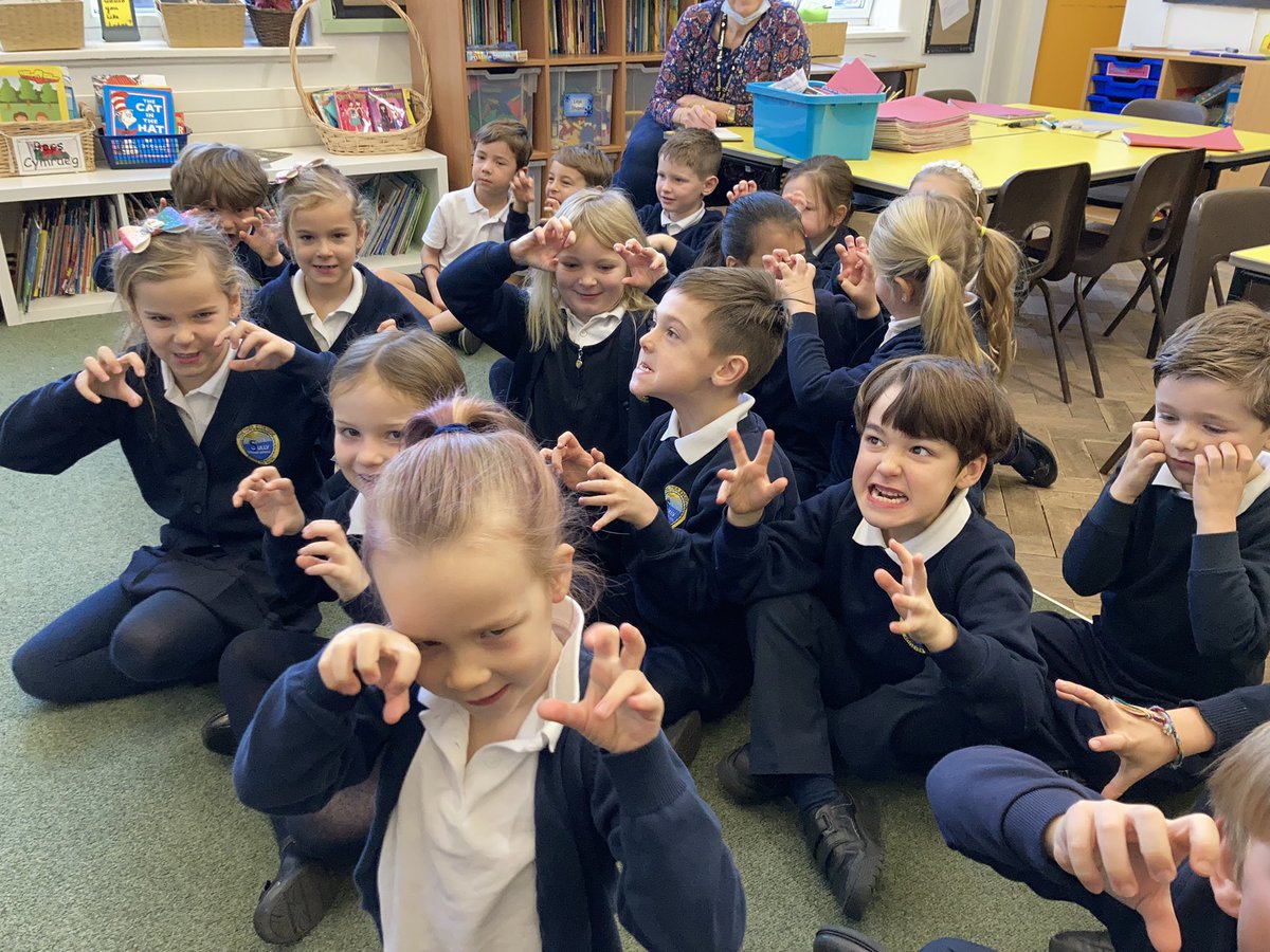 SullyPS's tweet photo. A brilliant workshop from @sizeofwales today. Children in #SPSPS2 loved learning about the rainforest and how important protecting it is is to stopping climate change. There were even a few tigers there!! π
#SPSethical #SPSESDGC https://t.co/M9hk0ZVXgQ