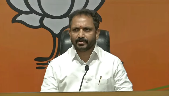 BJP4Keralam's tweet photo. കഴിഞ്ഞ 20 ദിവസത്തിനിടെ  കേരളത്തിൽ  നടന്ന രണ്ടു മൃഗീയമായ കൊലപാതകങ്ങളെക്കുറിച്ച് നിങ്ങൾ അറിഞ്ഞിരിക്കും. രണ്ടിടത്തും കൊല്ലപ്പെട്ടത് സംഘ പരിവാർ പ്രവർത്തകരാണ്. @surendranbjp

@VMBJP @Rajeev_GoI @TomVadakkan2 https://t.co/81TthSsD6p