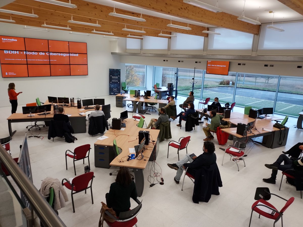 #DeepDive 
Nos encontramos en el #Laboratorio #CyberRange 
➡ INFRAESTRUCTURA SINGULAR en el #PaísVasco diseñada especialmente como espacio 
👉para el entrenamiento práctico en #Ciberseguridad 
👉entorno de pruebas controlados para productos y/o procesos. 
tecnalia.com/agenda/jornada…