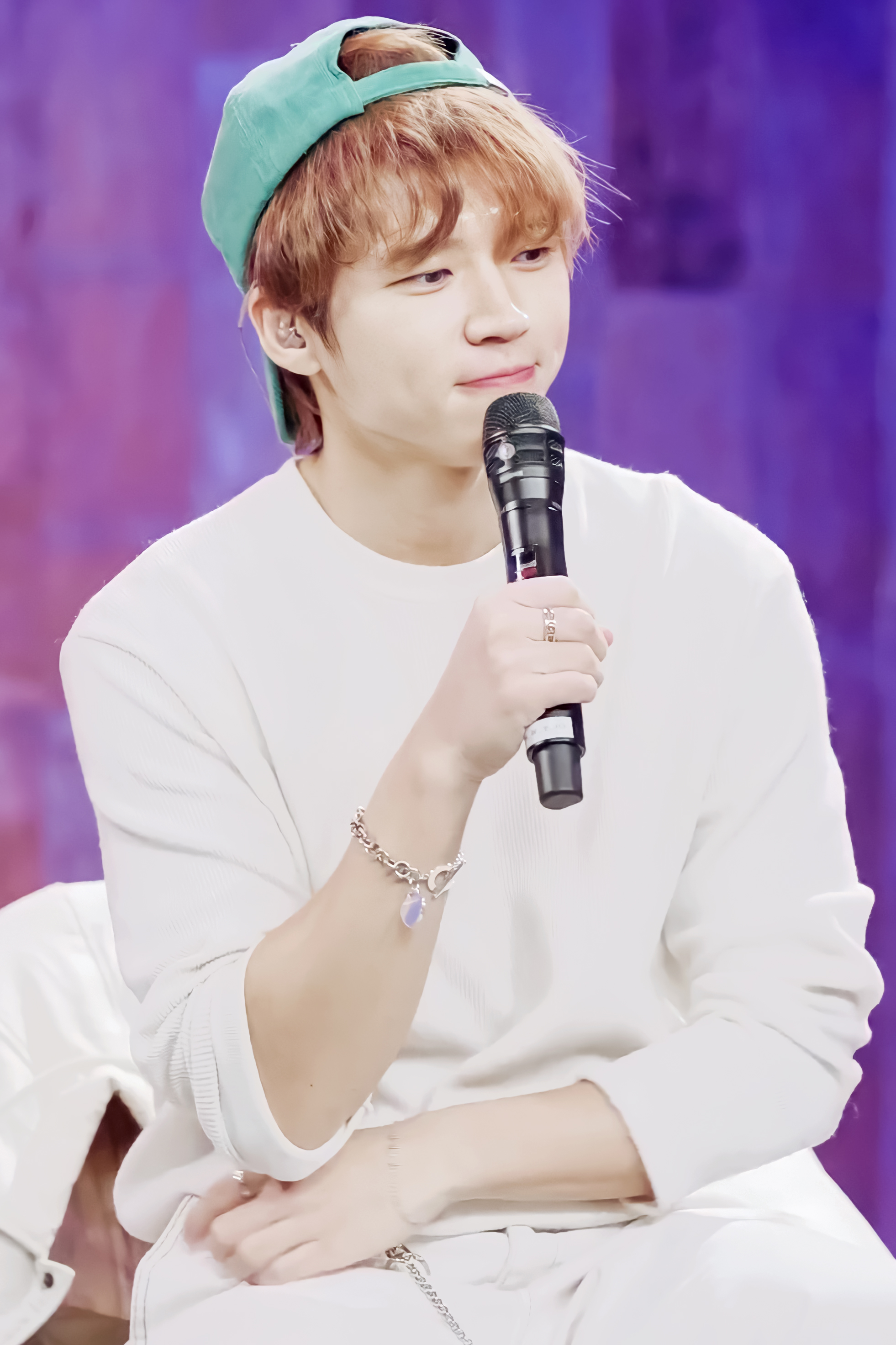 FE4-HVBX0AM7HRS?format=jpg&name=4096x409