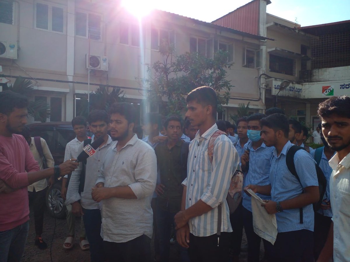 Md_Zaid_Bijapur's tweet photo. The Attacks on Students in Karnataka is highly condemnable, @CMofKarnataka @DgpKarnataka @DCKodagu @SPKodagu must take immediate action on the sangh parivar goons... #SaveKarnatakaFromFascists #StudentsNotSafeInKarnataka https://t.co/98oYD9XkEK