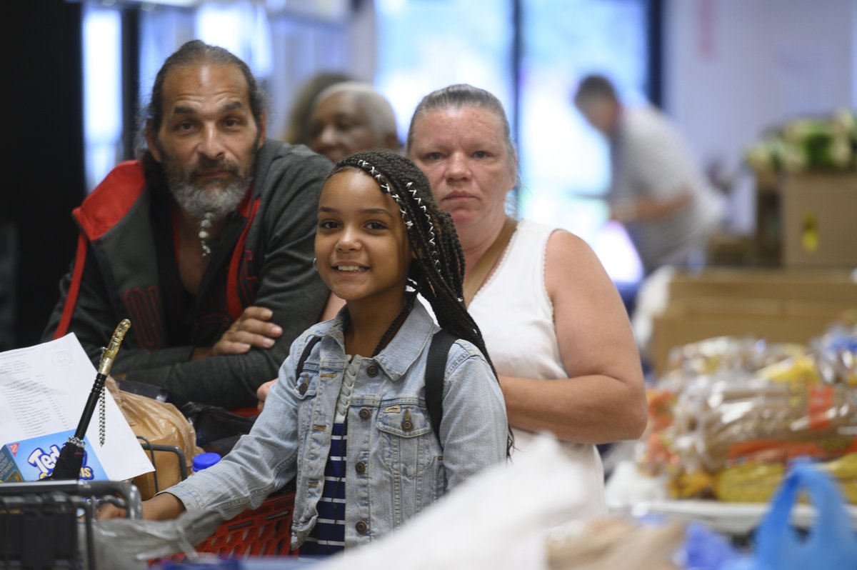LSSFoodPantries's tweet photo. Local families are experiencing hunger right here in Columbus. There’s no better time to help than Giving Tuesday! With your support, struggling neighbors will find the food they need to feed their families. Please give! https://t.co/AEUOCSWS5H #Givingtuesday
#lssnetworkofhope https://t.co/4c0xXALehZ