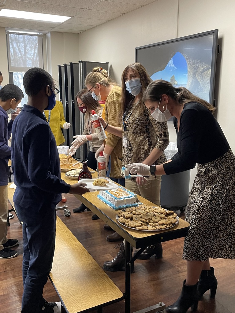 falkschool's tweet photo. The Cambridge JH hosted their annual Thanksgiving Day feast and displayed an "attitude of gratitude" through shared activities and  a feast for all to enjoy! We are grateful for our staff, students, and all of our Falk families for their continued support! 
#HappyThanksgiving https://t.co/Bdpa1tEDoQ