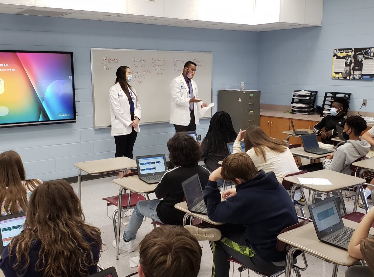 ACOMEDU's tweet photo. This month, ACOM students spent time at Carver 9th Grade Academy engaging bright young students to enhance their interest in participating in the Wiregrass District Science Fair!
#ACOM #ACOMInspired #ACOMproud #WiregrassDistrictScienceFair #volunteer https://t.co/PWwGuBgTXH