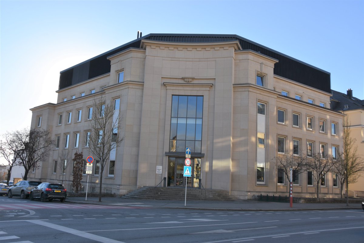 MinFinLux's tweet photo. Inauguration du nouveau quatrième étage du bâtiment de la Direction de l’Administration de l’Enregistrement, des Domaines et de la TVA (AED) à Luxembourg: après les travaux d’agrandissement nécessaires, l’#AED s’attaque à l’avenir dans des locaux agrandis avec de nouveaux plans. https://t.co/O9kupiH02o