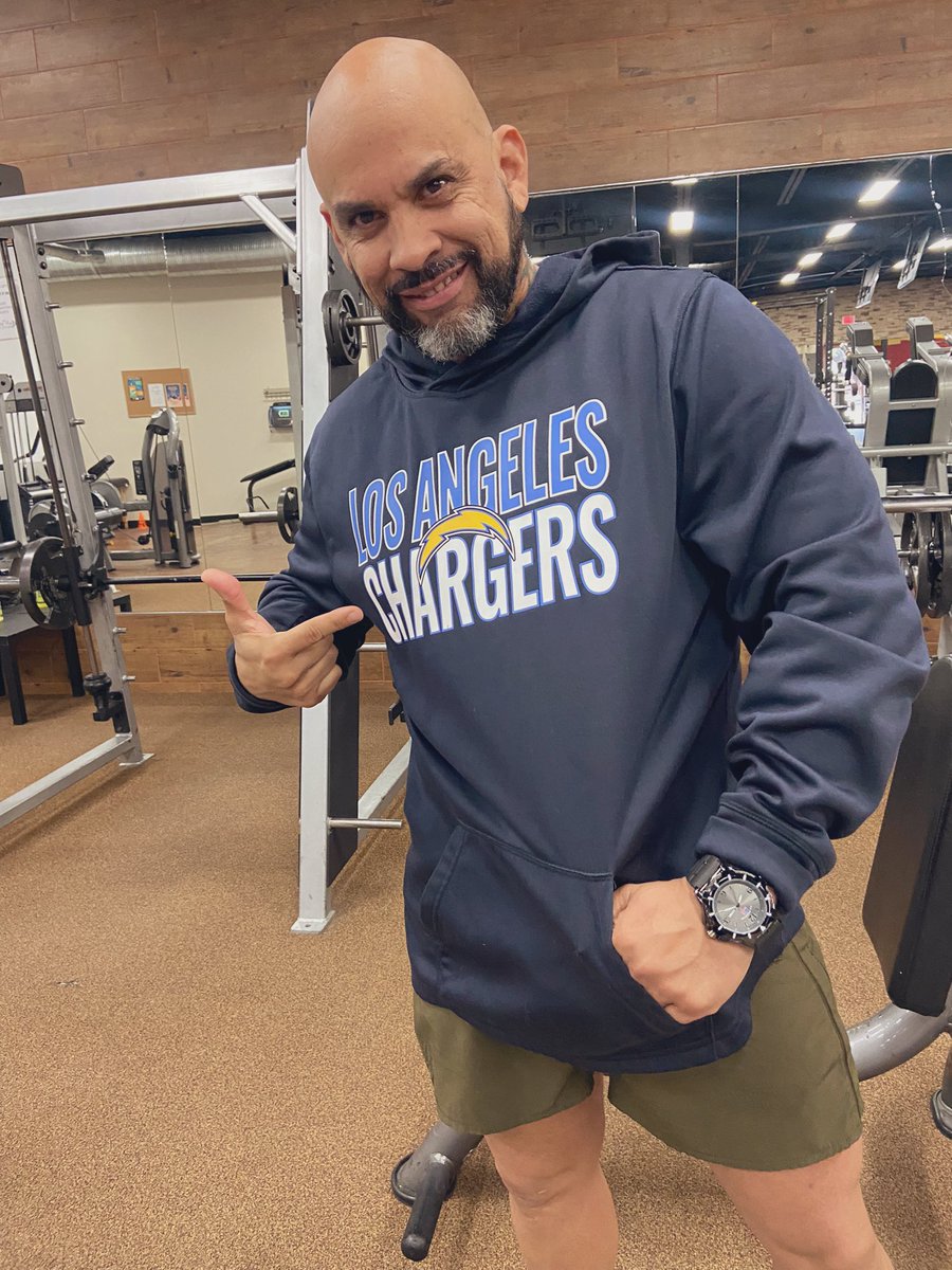 jessisbest_'s tweet photo. A rare yet beautiful sight to see at the gym 🙌🏼💪🏼⚡️ #PTRick #MyMan #trainerlife #BoltUp https://t.co/aAHQPhTmN8