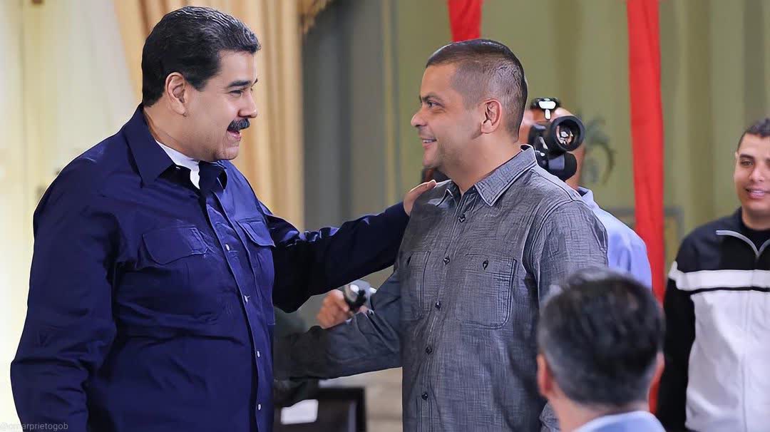 Omar_PrietoPSUV's tweet photo. Hermano Pdte. @NicolasMaduro celebramos su vida con júbilo y alegría de hermanos revolucionarios y cristianos. 
Dios le conceda salud y bienestar para seguir trabajando con amor y convicción por nuestro pueblo. 
Desde el Zulia, todo nuestro esfuerzo y apoyo para vencer. https://t.co/FUZLQW2O96