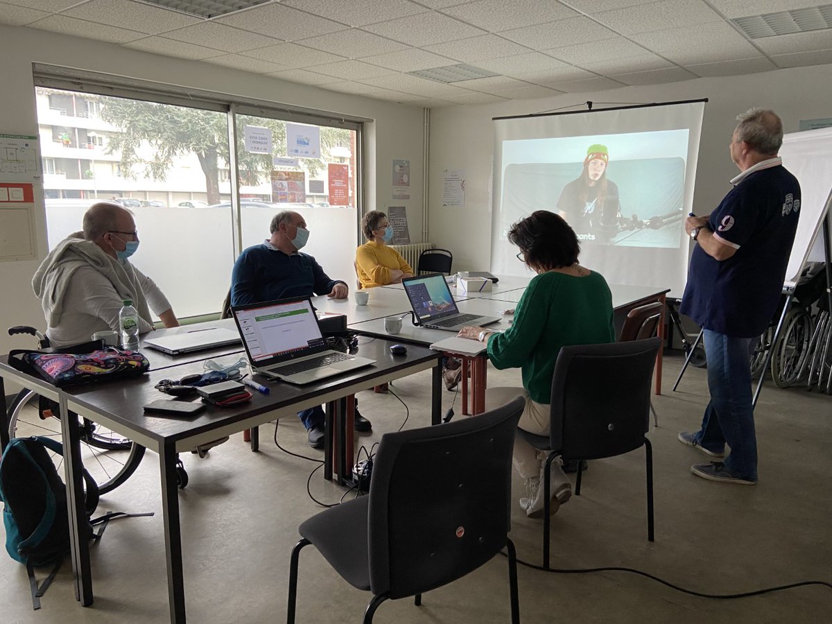 apf47's tweet photo. Nous accueillons pour la troisième fois des bénévoles @OrangeSolidariT dans le cadre des #ateliersnumeriques🧑‍💻une belle aventure pour les adhérents, merci à Martine et Jean-François
@cbpbaste #solidarite #inclusif #numerique https://t.co/t0aESdsY25