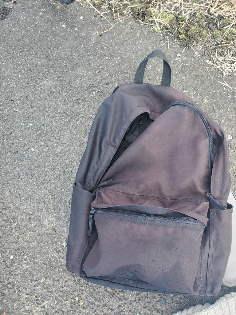 murasakiobaba's tweet photo. 今日は自転車を水路に落としました。 https://t.co/bZUfQYt9cy