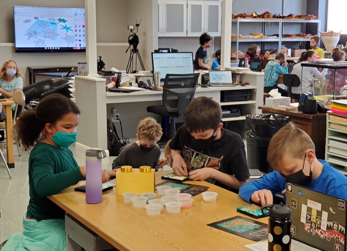 MrsMerwinJHIS's tweet photo. Young entrepreneurs gaining experience participating in the TJ3D Club under the direction of Mr. Adam Gebhardt #WErTJ #JHIS #TJ3D https://t.co/ft6vDzjtOx