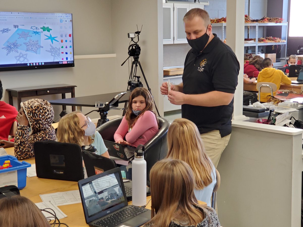MrsMerwinJHIS's tweet photo. Young entrepreneurs gaining experience participating in the TJ3D Club under the direction of Mr. Adam Gebhardt #WErTJ #JHIS #TJ3D https://t.co/ft6vDzjtOx