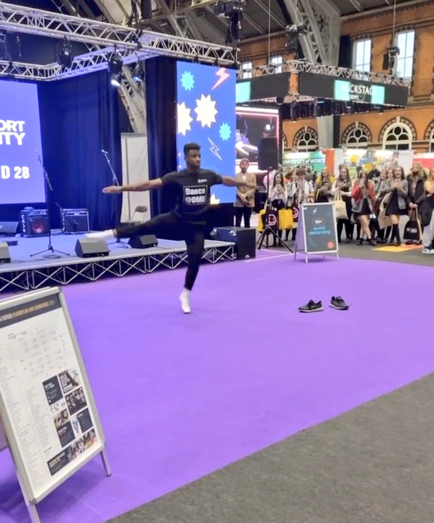 Amazing performances by @DMUDance graduate Kadafi at UCAS #CreateYourFuture Manchester! We're back tomorrow on stand 28 to tell you more about our courses 🕺🎭