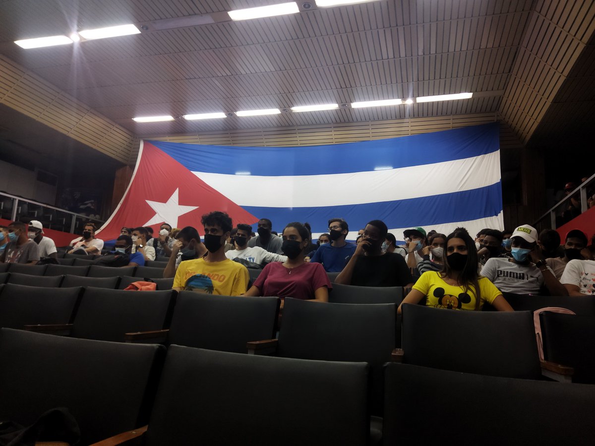 En el marco del Festival Universitario del Libro y la Lectura📚,llega a la <a href="/FeuUccfd/">🇨🇺FEU Universitaria del Deporte🇨🇺</a> la presentación de este maravilloso libro 🇨🇺💪⚾.
<a href="/Karli_SantanaR/">Karla Santana</a> 
<a href="/MarlaViera1/">Marla Viera</a> 
#CubaVive