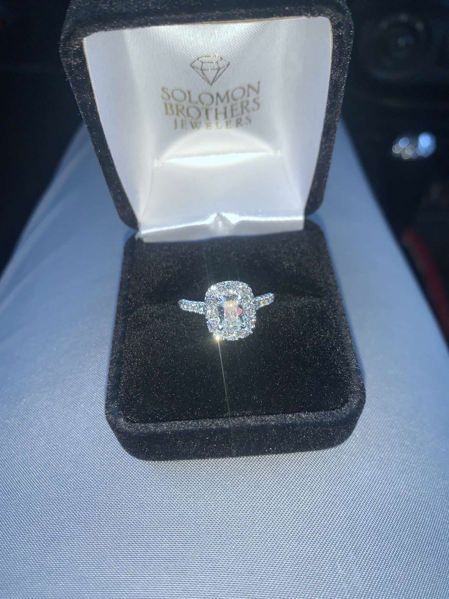 Lilcgcounty's tweet photo. My mans just went big on big for Christmas 🎅 🎄 He’s going to marry her, cuz she was there we he didn’t believe in himself…….#Major https://t.co/F9nkGJD1nP
