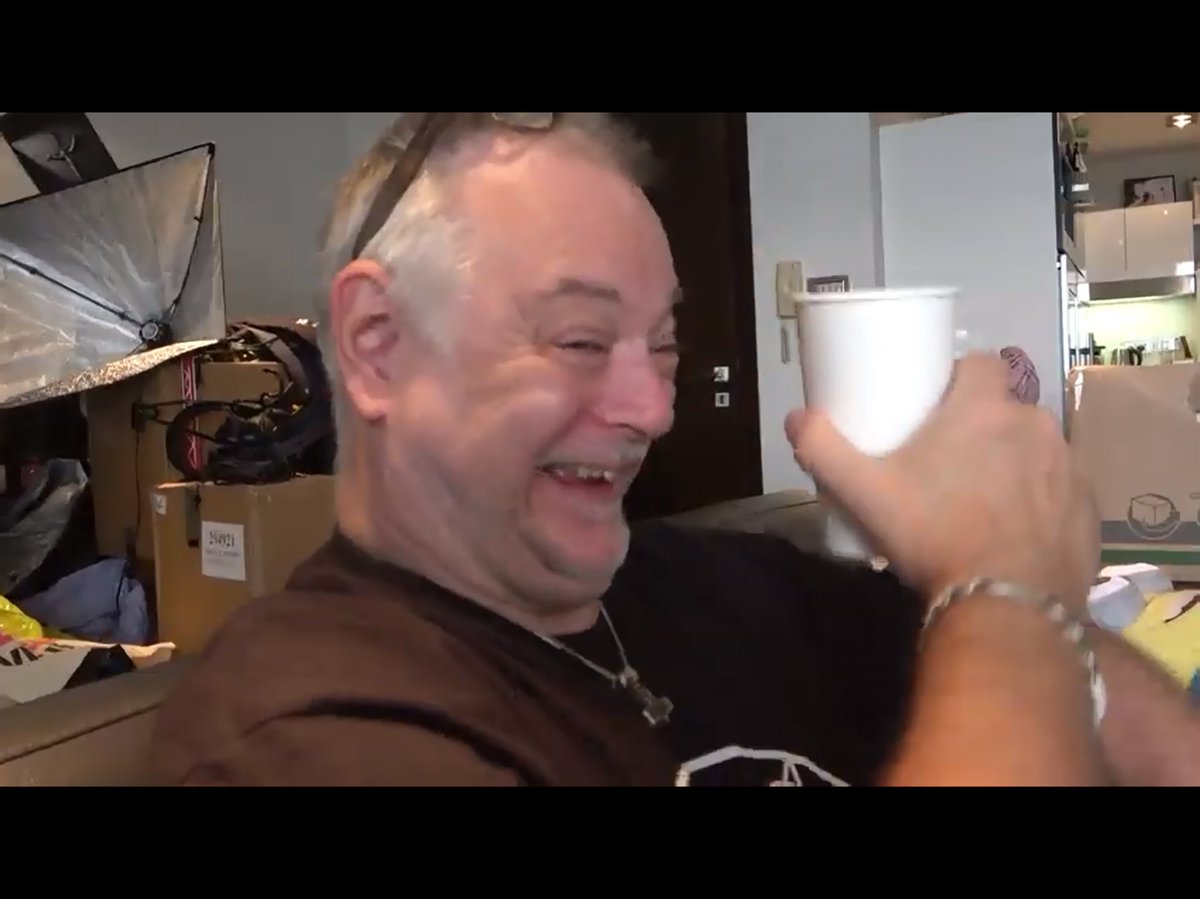 Daniel Henrichs tweet media