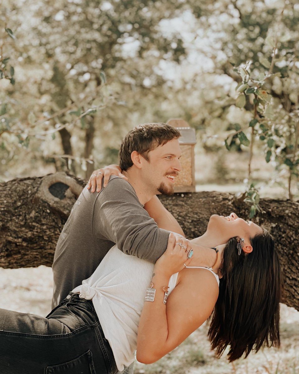 jasssycat's tweet photo. My heart has never smiled so hard. 💍❤️ https://t.co/LlCUMRl29t