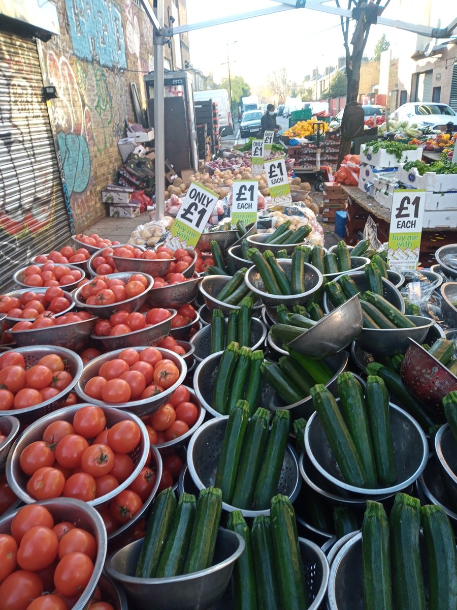 HannahDakinARC's tweet photo. Lovely visit to our Peckham traders this afternoon, it is great to see our branded pricing sticks being used! These were designed in collaboration with the traders in order to benefit their business as well as promoting Rose Vouchers @lb_southwark @AlexRoseCharity @ImpUrbanHealth https://t.co/FCnc0kGML6