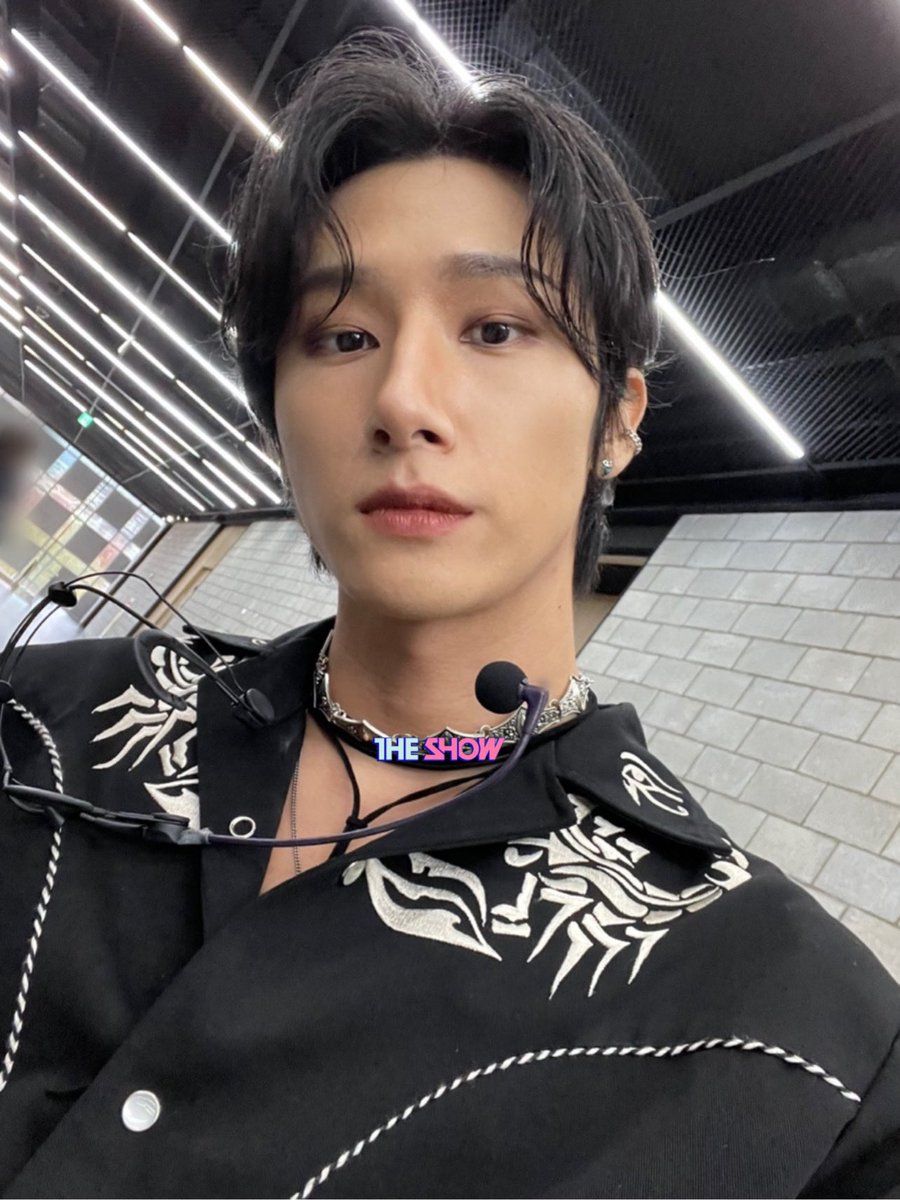 waehanbin's tweet photo. Btw ni eh mamat yang pakai baju singkat pastu bila dance nampak sikit sikit terangkat EHHH SAJA EK https://t.co/h1aVgNrLav