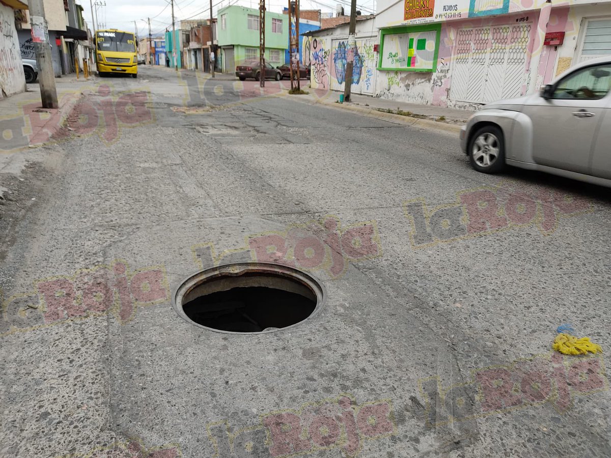 laroja_mx's tweet photo. #LaRoja #SLP #Interratas #YaPonganseATrabajar
SAN LUIS SIN ALCANTARILLADO; INTERAPAS NI SUS LUCES
Una camioneta cayó en una alcantarilla ubicada sobre la calle 30 en Prados Segunda sección, debido a la falta tanto de mantenimiento como de señaletica.
https://t.co/hdcgrhcfWq https://t.co/2KDr8RYufu