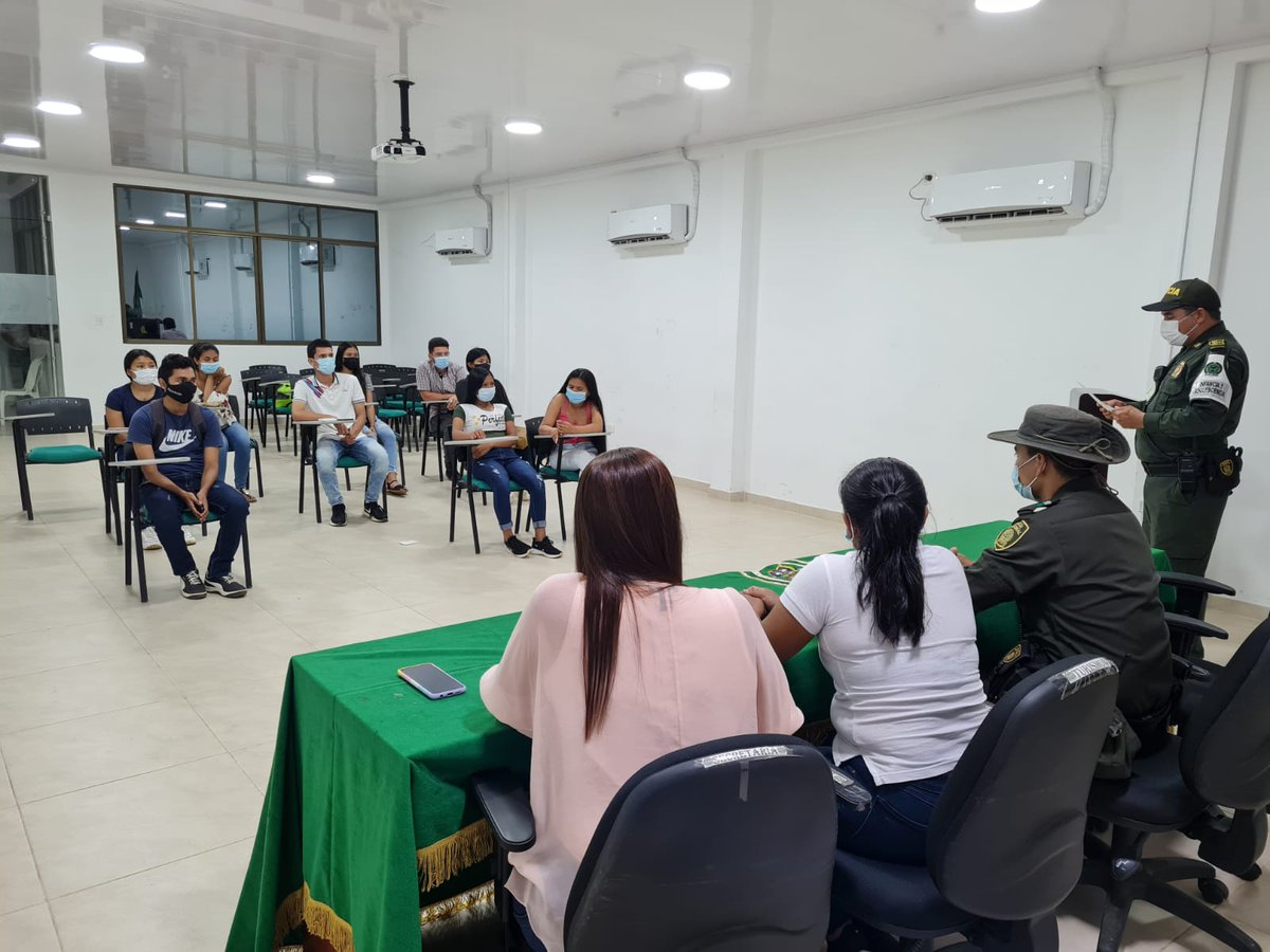 PoliciaVaupes's tweet photo. El Grupo de Protección a la Infancia y Adolescencia, llevó a cabo la clausura de la metodología No. 2 del programa "Abre tus Ojos" en dónde se contó con la participación de funcionarios de  @ALCALDIADEMITU y @gobernavaupes #EsUnHonorSerPolicia https://t.co/OIe78G6uUF