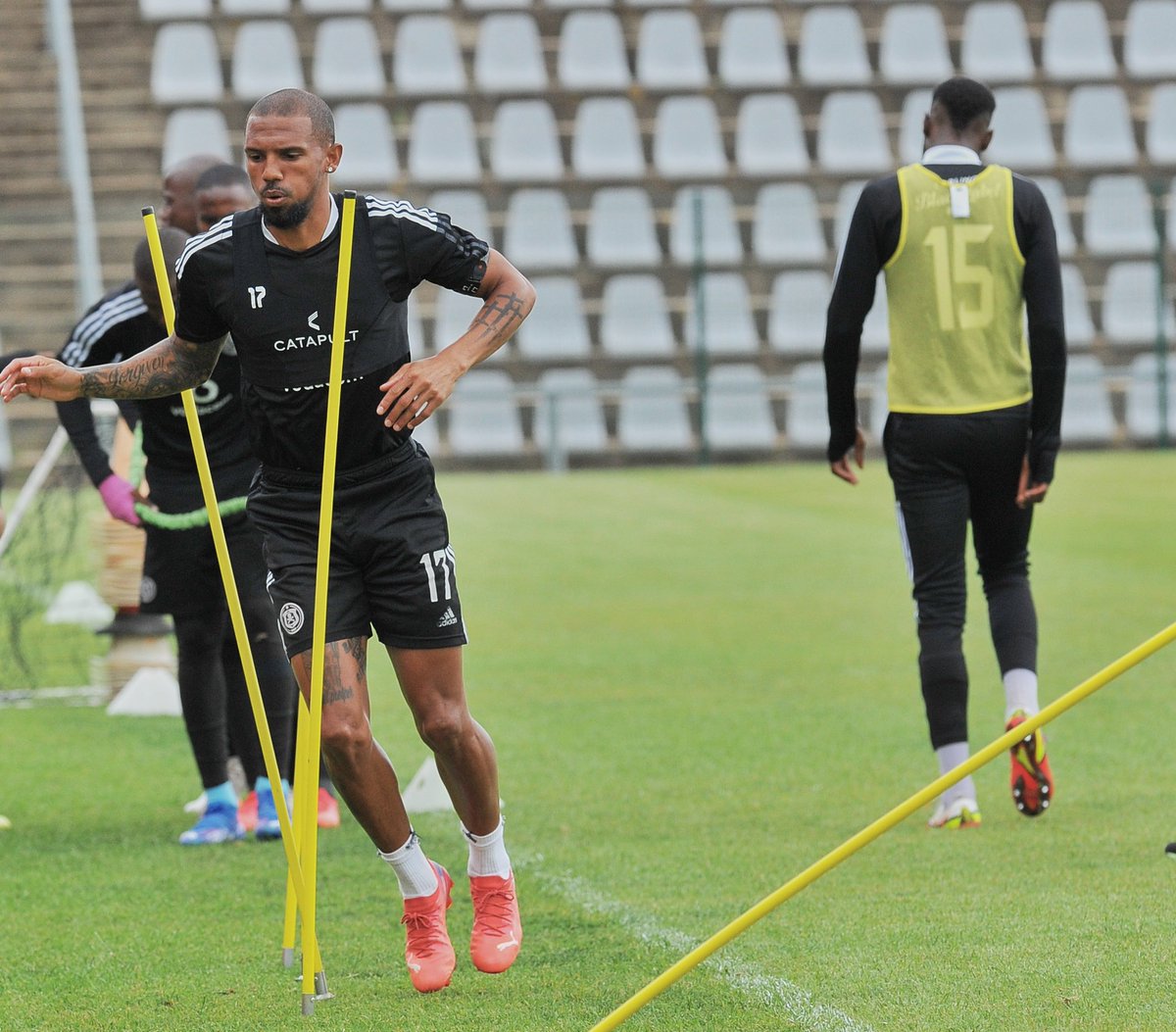 orlandopirates's tweet image. ☠ 🔎 𝗠𝗔𝗧𝗖𝗛 𝗣𝗥𝗘𝗩𝗜𝗘𝗪 🔎

🏆 #DStvPrem 
⚽️ @StellenboschFC vs @orlandopirates
📆 Wednesday, 24 November 2021
🏟 Danie Craven Stadium 
🕠 17h30

🖥 Read the Match Preview 👉🏿 orlandopiratesfc.com/news/dstv-prem…

⚫⚪🔴⭐
#OrlandoPirates 
#OnceAlways