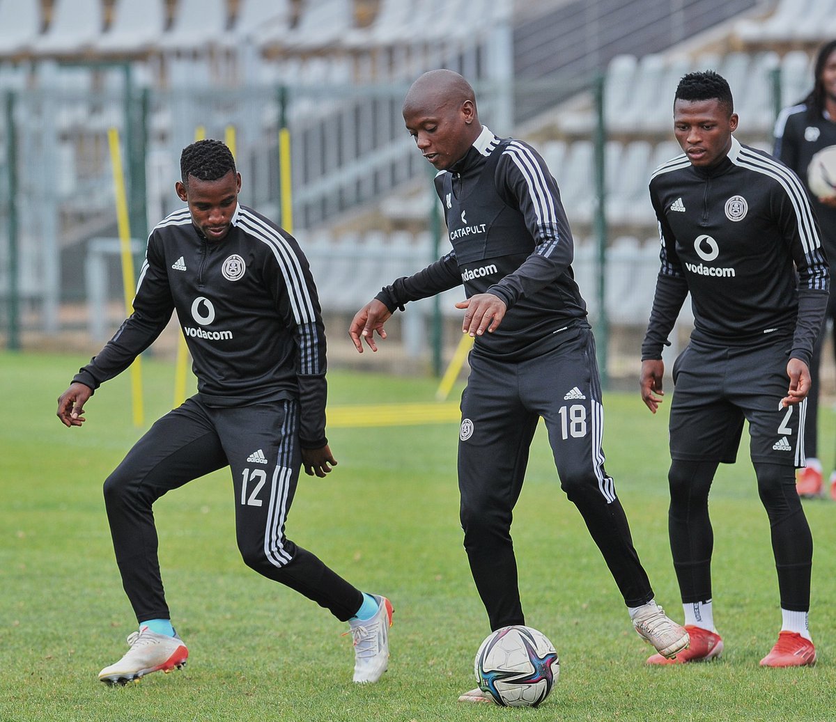 orlandopirates's tweet image. ☠ 🔎 𝗠𝗔𝗧𝗖𝗛 𝗣𝗥𝗘𝗩𝗜𝗘𝗪 🔎

🏆 #DStvPrem 
⚽️ @StellenboschFC vs @orlandopirates
📆 Wednesday, 24 November 2021
🏟 Danie Craven Stadium 
🕠 17h30

🖥 Read the Match Preview 👉🏿 orlandopiratesfc.com/news/dstv-prem…

⚫⚪🔴⭐
#OrlandoPirates 
#OnceAlways