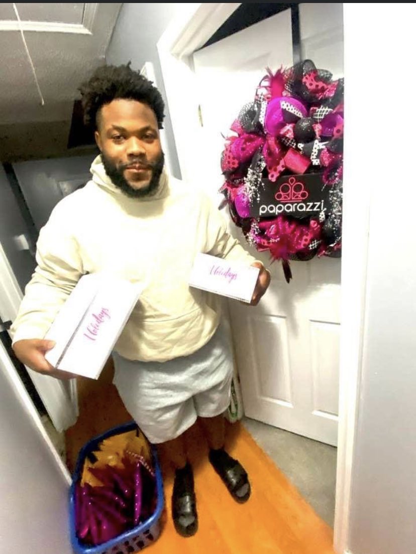 tlcimaqt's tweet photo. My Baby is home for the holidays and he’s back to helping me run our home based business!!
@coachjweevils  @IAmNitty53 @WeevilFootball @PaparazziAccess #HolidayReady #smallbusiness #holidays https://t.co/5Lx2Fsiv3S