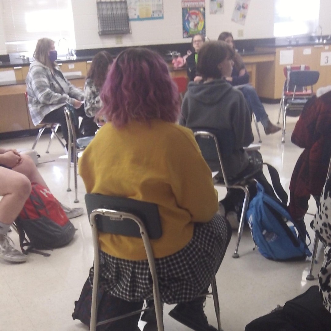 ReedsSpringHS's tweet photo. Ms. Wilson's Biology discussing the pros and cons of genetic engineering. #TheoryTuesday #WolesAtWork #AcademicExcellence #ONEwiththePACK https://t.co/vfXaePOvt2